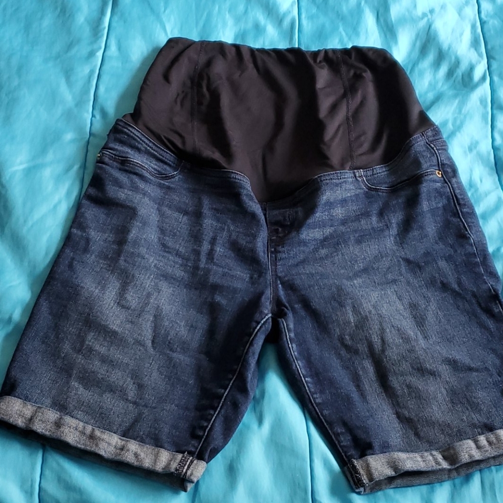 Cute maternity shorts